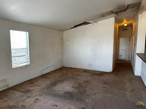 135 Crystal St, Taft, CA 93268 photo 7