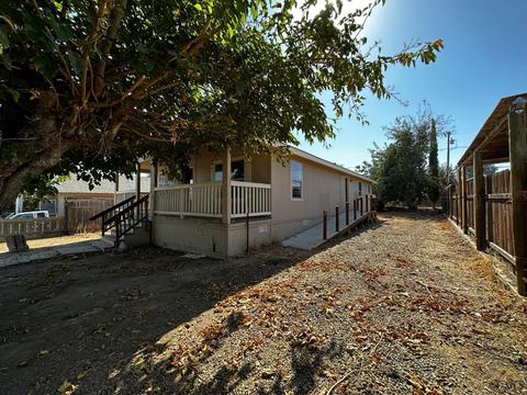 135 Crystal St, Taft, CA 93268 photo 4
