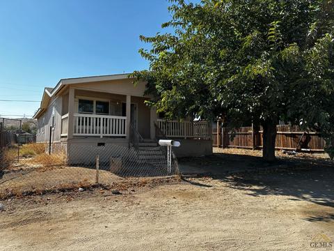 135 Crystal St, Taft, CA 93268 photo 1