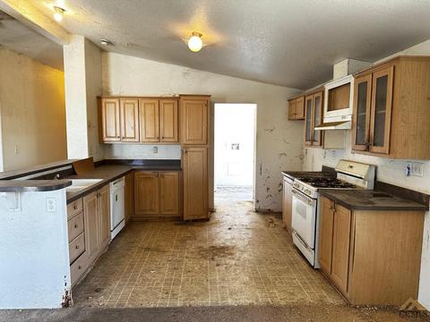 135 Crystal St, Taft, CA 93268 photo 8