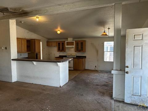 135 Crystal St, Taft, CA 93268 photo 5