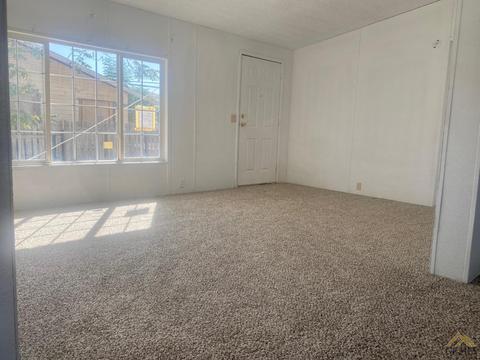 225 Montview Ave, Taft, CA 93268 photo 2