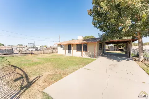 1120 E Joanne Ave, Pixley, CA 93256