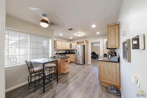 3607 Pickwick Dr, Bakersfield, CA 93306 photo 10