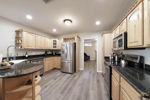 3607 Pickwick Dr, Bakersfield, CA 93306 photo 8