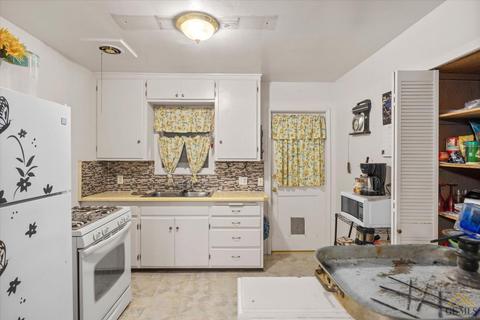 211 Easter St, Bakersfield, CA 93307 photo 11