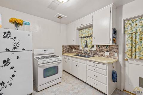 211 Easter St, Bakersfield, CA 93307 photo 12