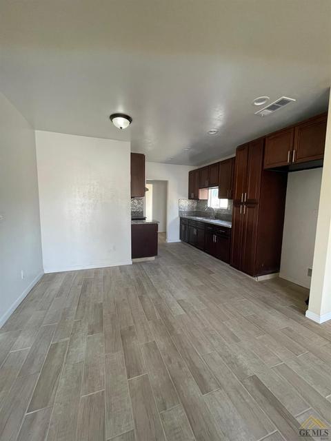251 W 3rd St, Buttonwillow, CA 93206 photo 2