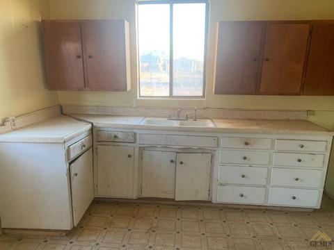 4010 Bishop St, Shafter, CA 93263 photo 4