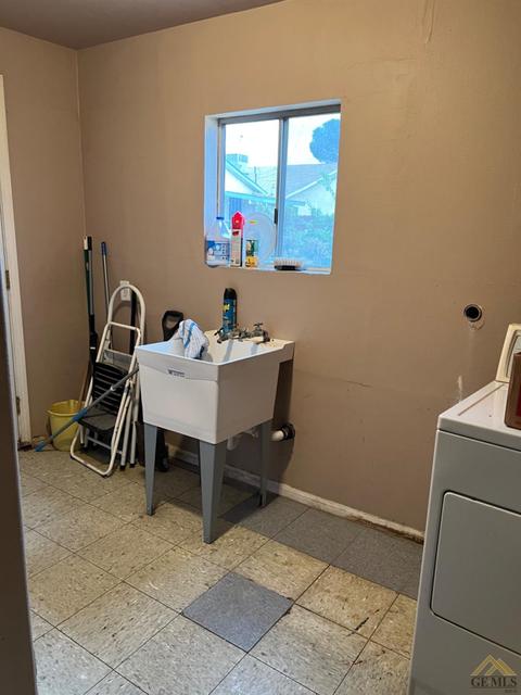 9901 Waco Ave, Lamont, CA 93241 photo 7