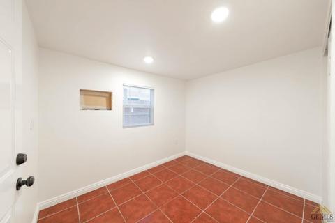 10409 Wilson Rd, Lamont, CA 93241 photo 11