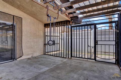 1008 Eubanks Ave, Bakersfield, CA 93307 photo 25