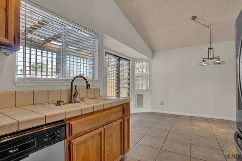1008 Eubanks Ave, Bakersfield, CA 93307 photo 12