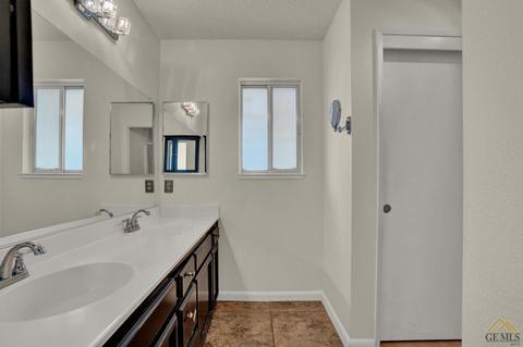 1008 Eubanks Ave, Bakersfield, CA 93307 photo 20