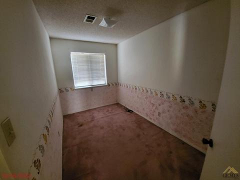 21100 Hacienda Dr, Tehachapi, CA 93561 photo 4