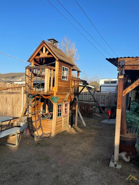 103 N Madison St, Taft, CA 93268 photo 17
