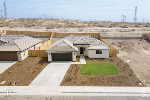 608 Sinatra Way, Shafter, CA 93263 photo 2