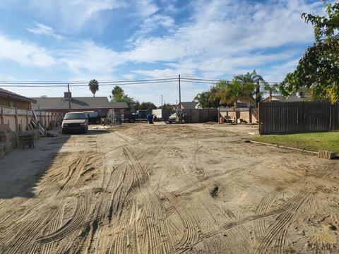 1203 E Planz Rd, Bakersfield, CA 93307 photo 1