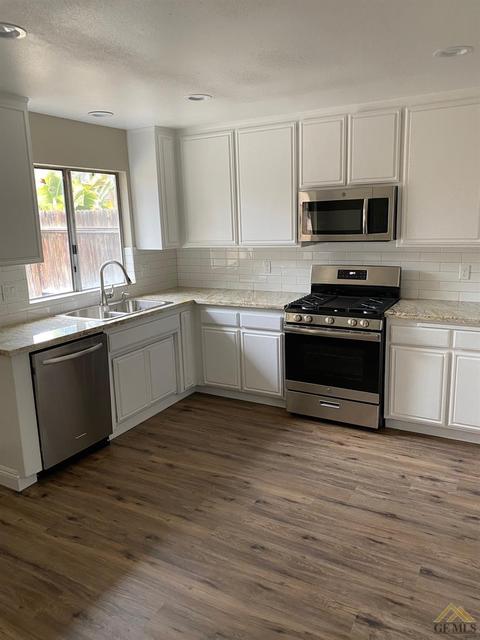 9310 Alki Ct, Bakersfield, CA 93312 photo 2