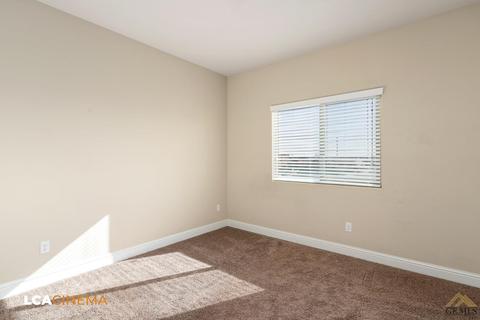 9325 Red Pine Dr, Shafter, CA 93263 photo 12