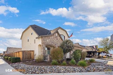 9325 Red Pine Dr, Shafter, CA 93263 photo 3