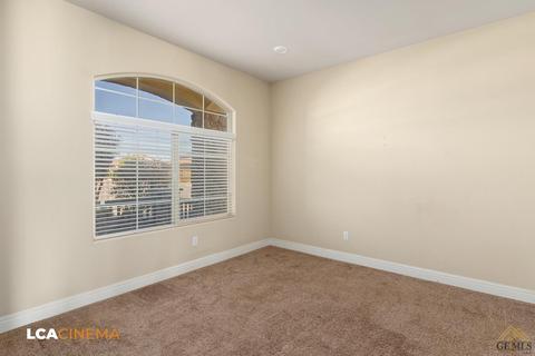 9325 Red Pine Dr, Shafter, CA 93263 photo 9