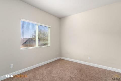9325 Red Pine Dr, Shafter, CA 93263 photo 15