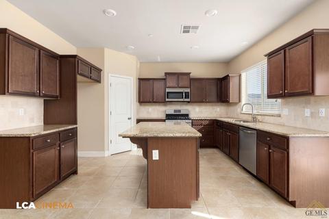 9325 Red Pine Dr, Shafter, CA 93263 photo 7