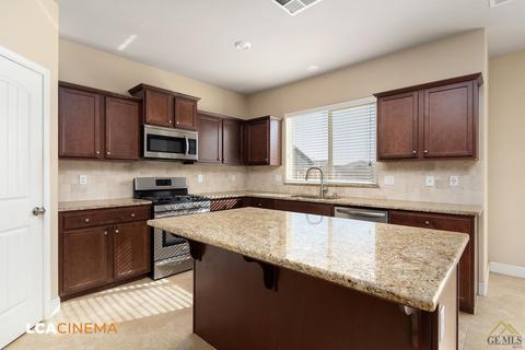 9325 Red Pine Dr, Shafter, CA 93263 photo 6