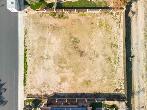 10558 Titanium Ave, Taft, CA 93268 photo 2