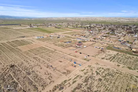 28131 Mustang Ave, Taft, CA 93268 photo 3