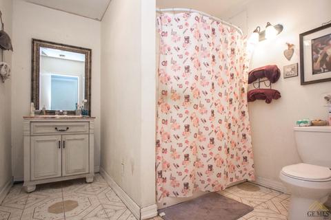 10209 Lev Ave, Los Angeles, CA 91331 photo 9