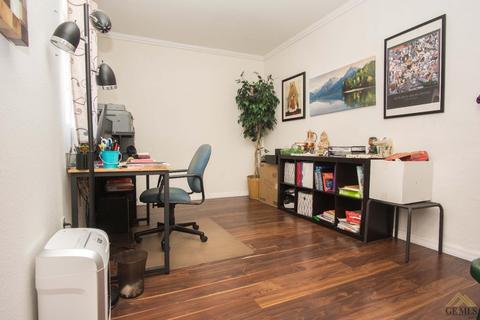 10209 Lev Ave, Los Angeles, CA 91331 photo 11