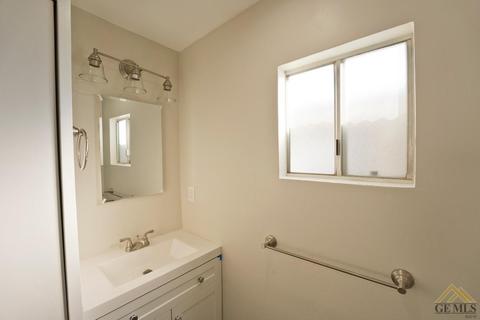 219 F St, Taft, CA 93268 photo 13
