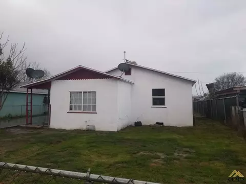 991 Davis, Pixley, CA 93256