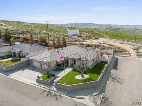 409 Quail Ct, Taft, CA 93268 photo 2