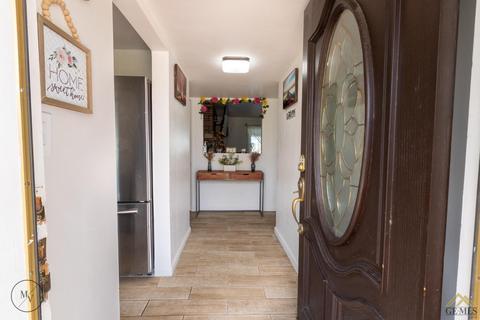 310 E Woodrow St, Taft, CA 93268 photo 11