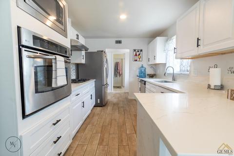 310 E Woodrow St, Taft, CA 93268 photo 5