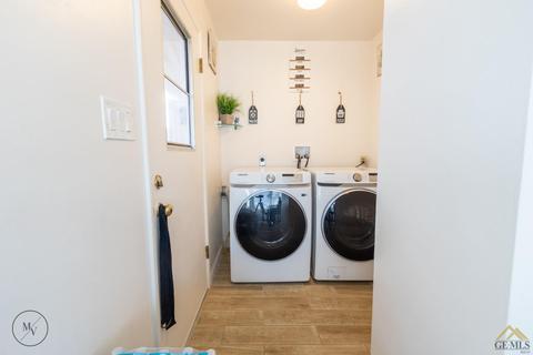 310 E Woodrow St, Taft, CA 93268 photo 9
