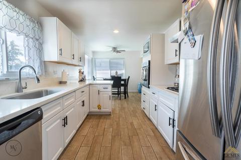 310 E Woodrow St, Taft, CA 93268 photo 4