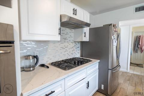 310 E Woodrow St, Taft, CA 93268 photo 6