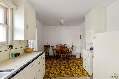 316 S Hayes St, Tehachapi, CA 93561 photo 4
