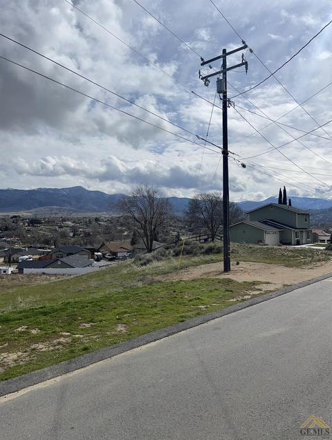 20104 Sears Dr, Tehachapi, CA 93561 photo 8