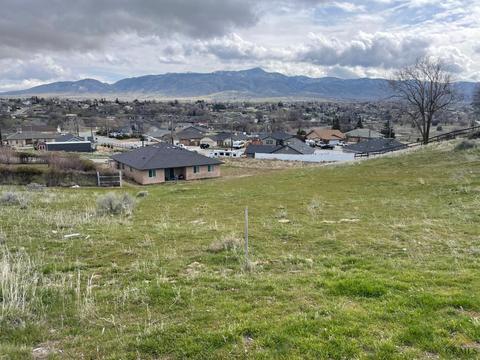 20104 Sears Dr, Tehachapi, CA 93561 photo 4