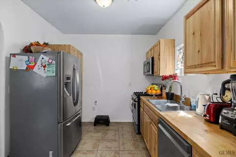 424 S Comanche Dr, Arvin, CA 93203 photo 9