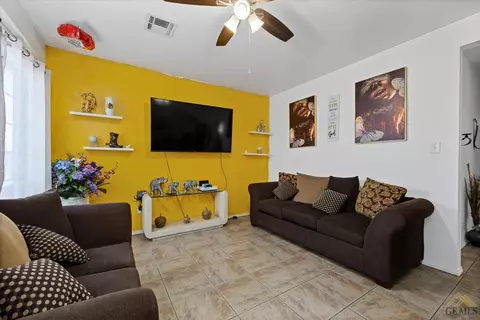 424 S Comanche Dr, Arvin, CA 93203 photo 4