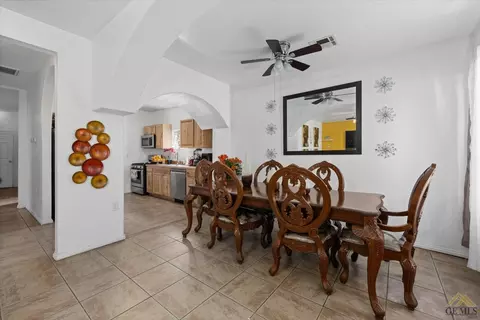424 S Comanche Dr, Arvin, CA 93203 photo 8