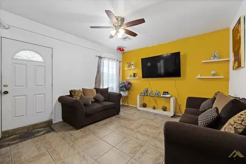 424 S Comanche Dr, Arvin, CA 93203 photo 5