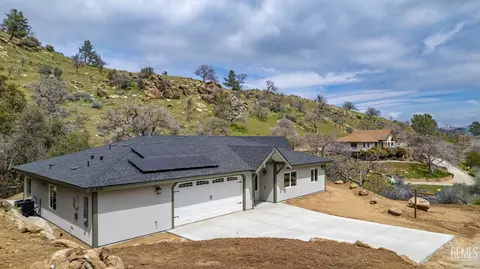 21905 Mountain Dr, Tehachapi, CA 93561 photo 2