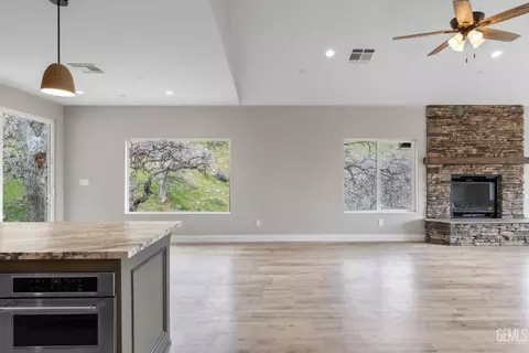 21905 Mountain Dr, Tehachapi, CA 93561 photo 8